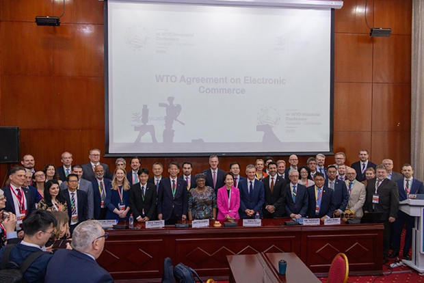 WTO電子商取引協定のための暫定的な措置採択の様子（写真提供：WTO）