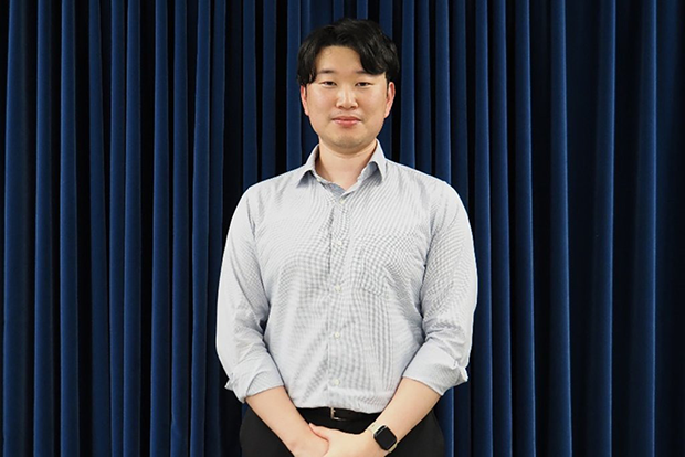 中村 巧：通商政策局 デジタル通商ルール室。WTOなどの場でのデジタル貿易ルールの形成を目指し、国際交渉業務に携わる。