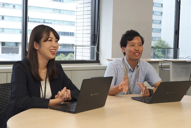 本質的な対話ができるのがビジョンチームの活動の魅力と語る二人。メンバーは、新たな企業との出会いを求め、休日にもオープンファクトリーや企業の集まる展示会に足を運んでいる。
