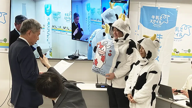 問われる実効性ある牛乳需要拡大（3月24日、Jミルク「牛乳でスマイル」プロジェクト優良事例表彰で）