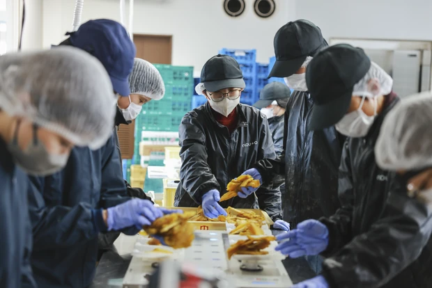 地域商社事業では、廃棄されていた規格外のフルーツも加工して販売している